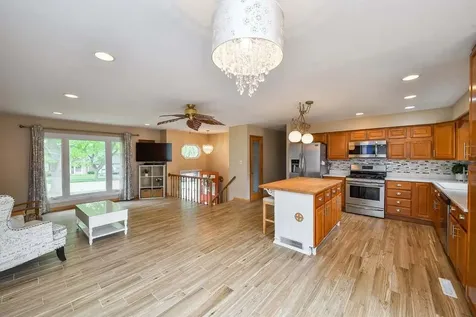 110 Oakwood Lane Bartlett IL 60103