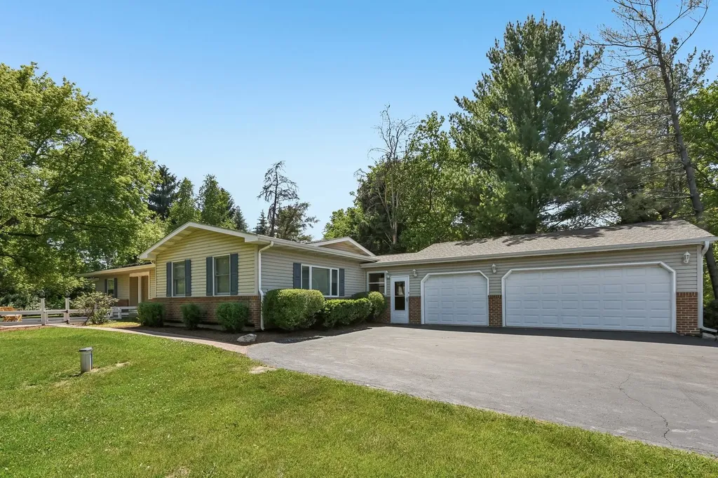 6511 Sands Road Crystal Lake IL 60014
