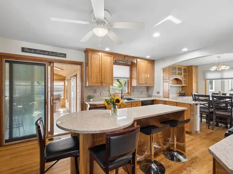 10225 South 86th Court Palos Hills IL 60465