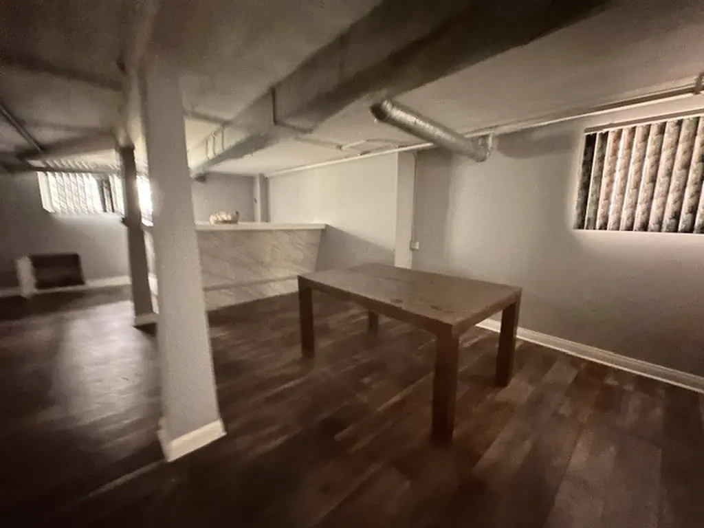 7949 South Manistee Avenue Chicago IL 60617