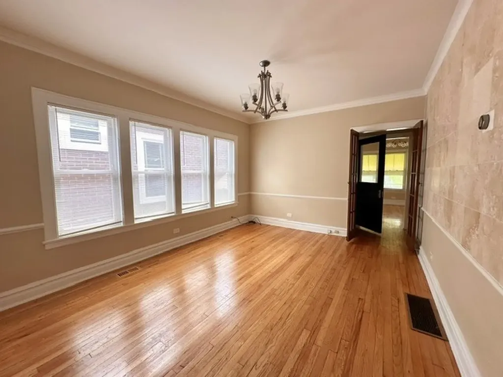 7949 South Manistee Avenue Chicago IL 60617
