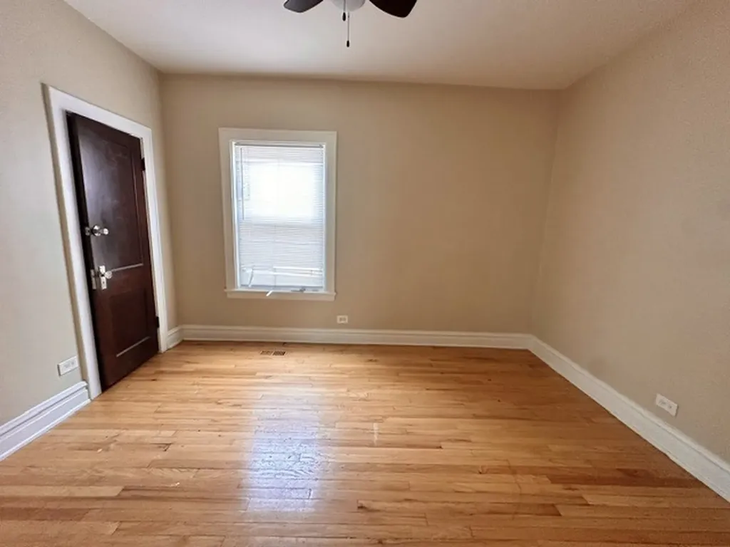 7949 South Manistee Avenue Chicago IL 60617