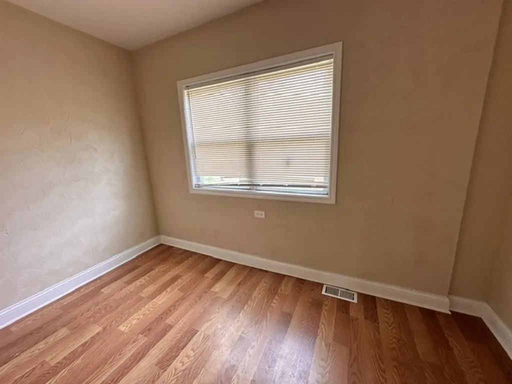 7949 South Manistee Avenue Chicago IL 60617