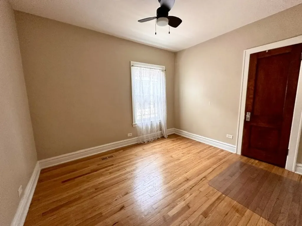 7949 South Manistee Avenue Chicago IL 60617