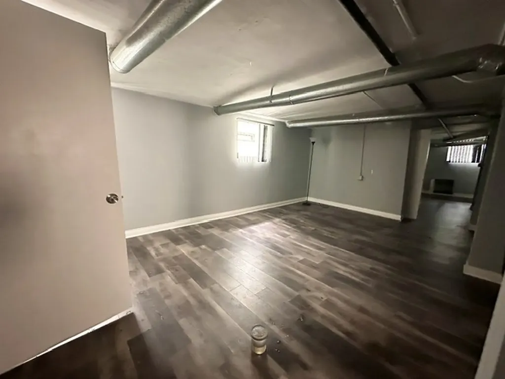 7949 South Manistee Avenue Chicago IL 60617