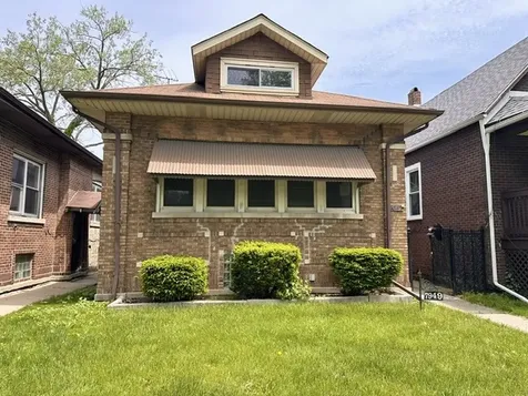 7949 South Manistee Avenue Chicago IL 60617
