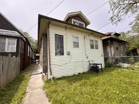 7949 South Manistee Avenue Chicago IL 60617