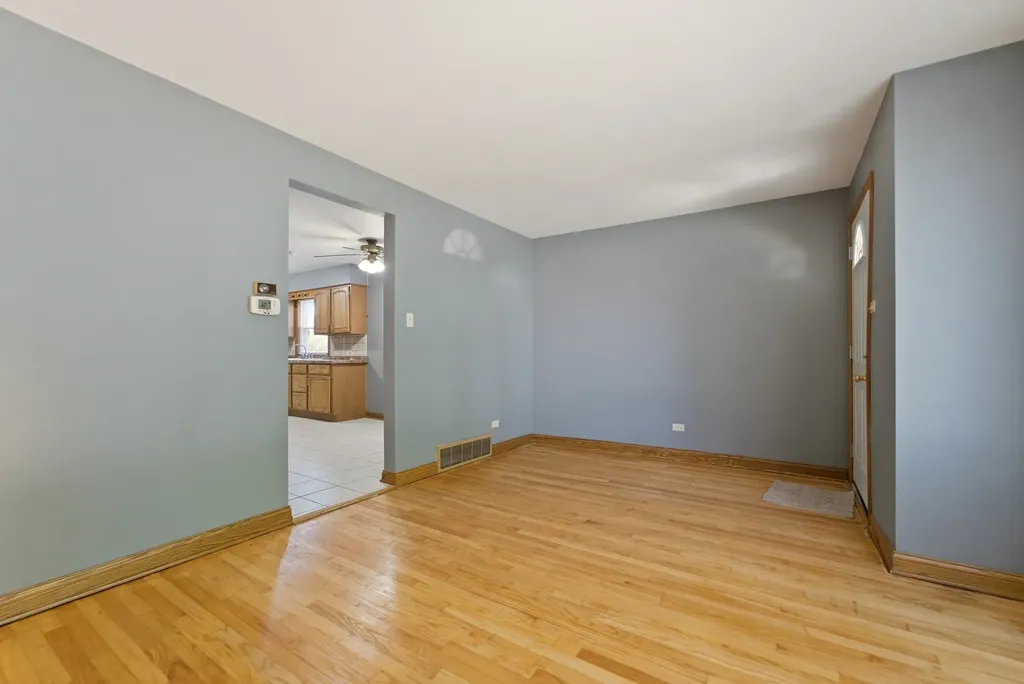 10817 South Avenue G Chicago IL 60617