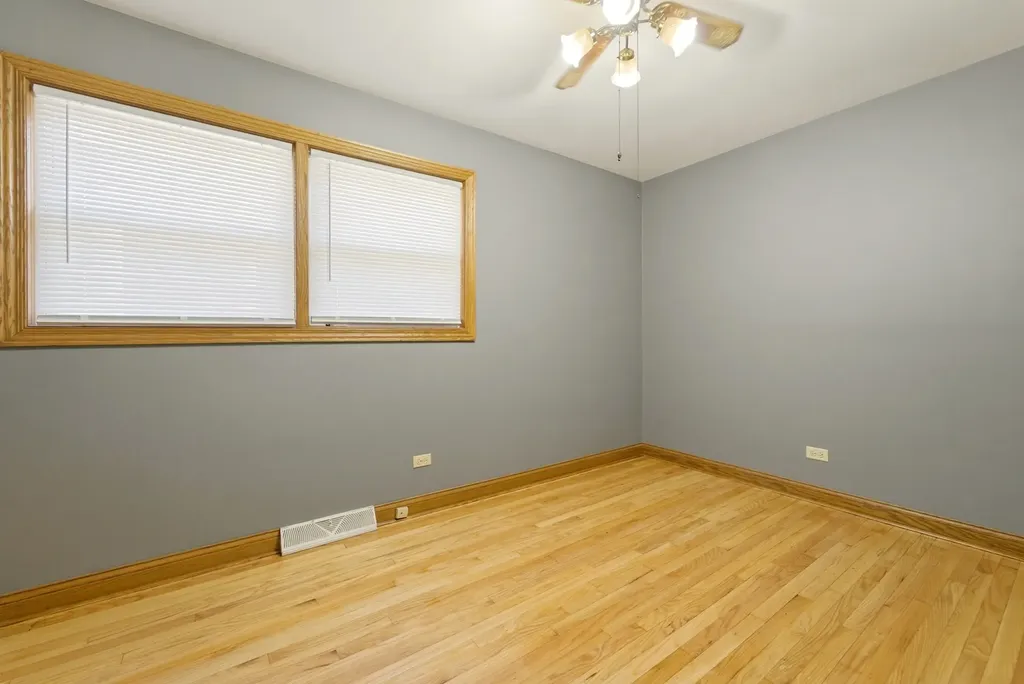 10817 South Avenue G Chicago IL 60617