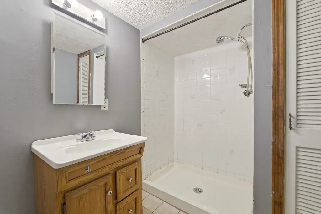 10817 South Avenue G Chicago IL 60617