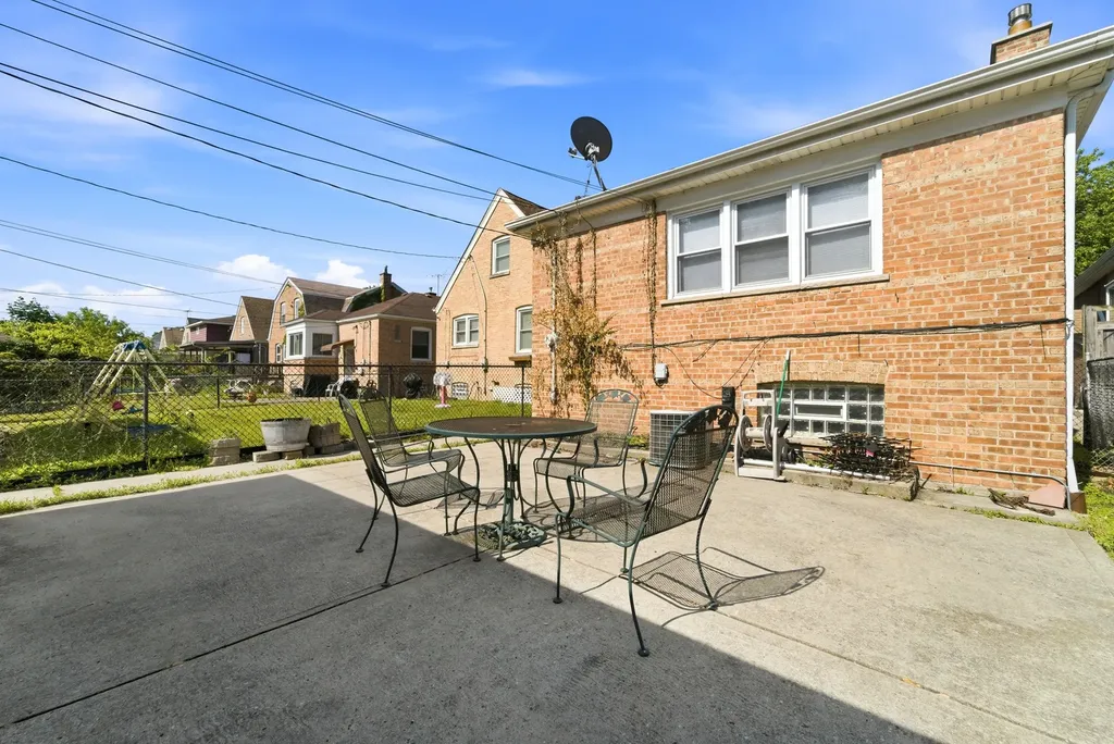 10817 South Avenue G Chicago IL 60617