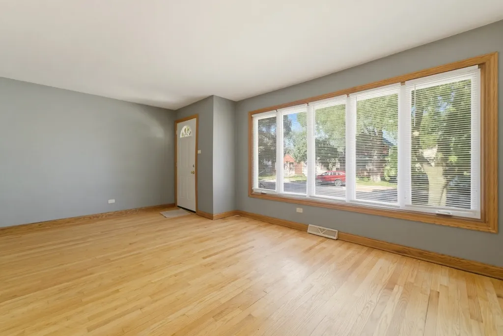 10817 South Avenue G Chicago IL 60617