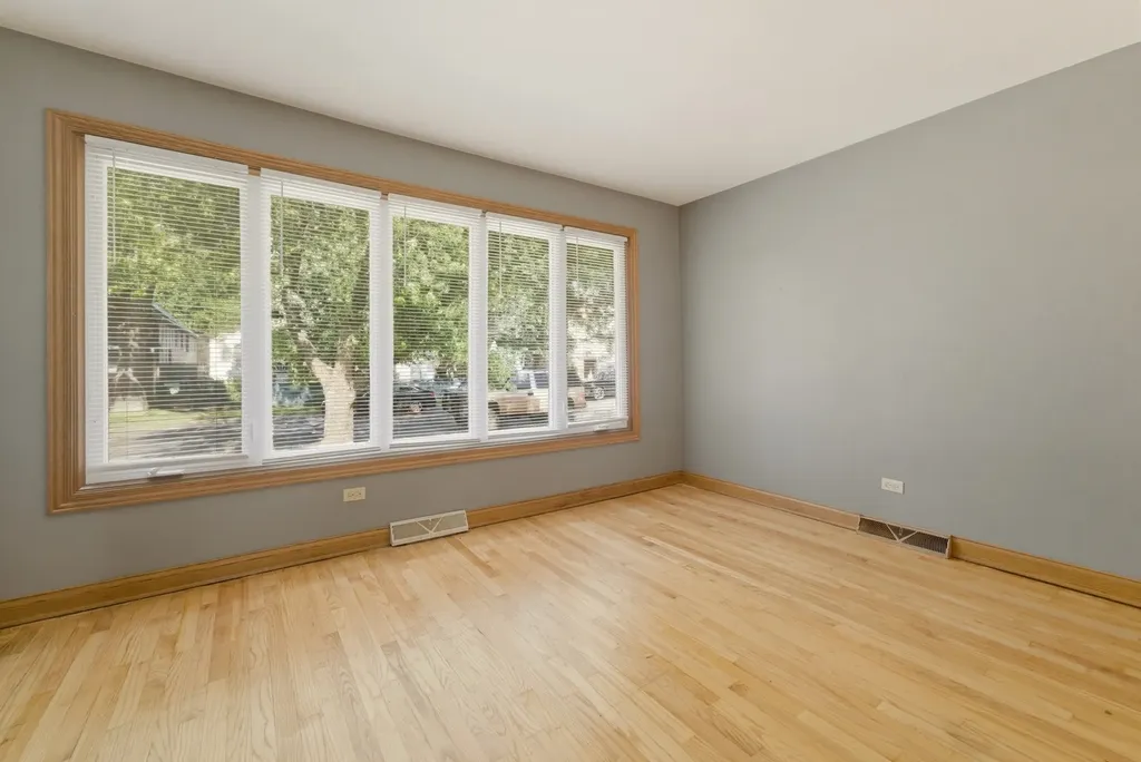 10817 South Avenue G Chicago IL 60617
