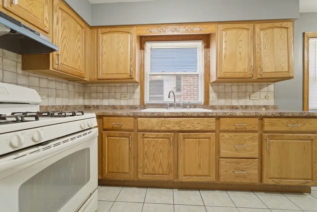 10817 South Avenue G Chicago IL 60617
