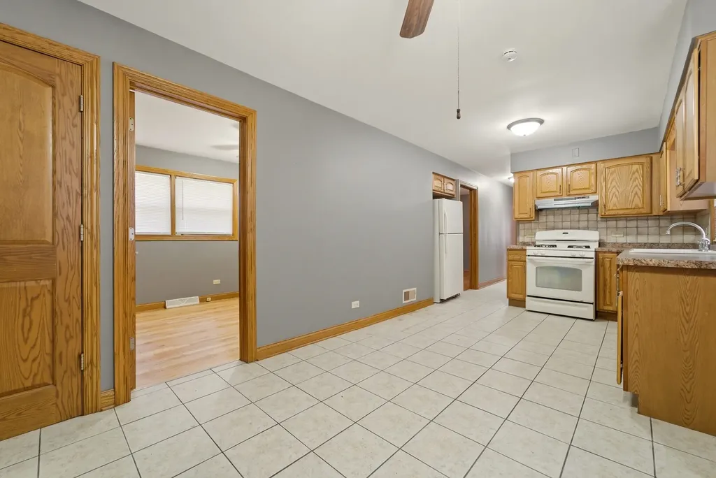 10817 South Avenue G Chicago IL 60617