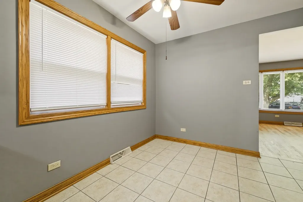 10817 South Avenue G Chicago IL 60617
