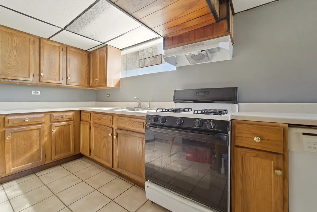 10817 South Avenue G Chicago IL 60617