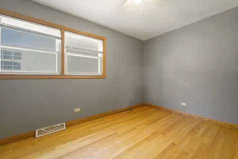 10817 South Avenue G Chicago IL 60617