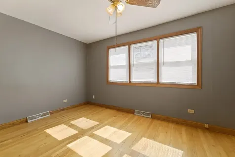 10817 South Avenue G Chicago IL 60617