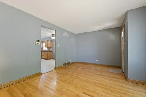 10817 South Avenue G Chicago IL 60617