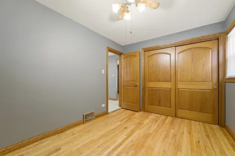 10817 South Avenue G Chicago IL 60617