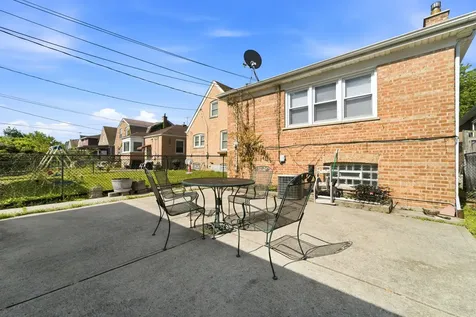 10817 South Avenue G Chicago IL 60617
