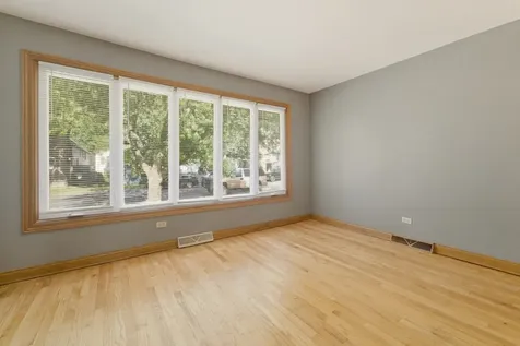 10817 South Avenue G Chicago IL 60617