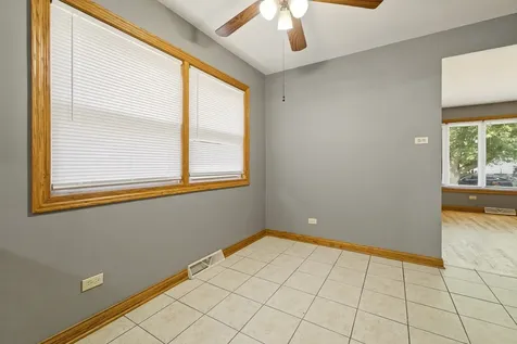 10817 South Avenue G Chicago IL 60617