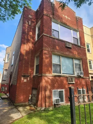 6106 North Washtenaw Avenue Chicago IL 60659