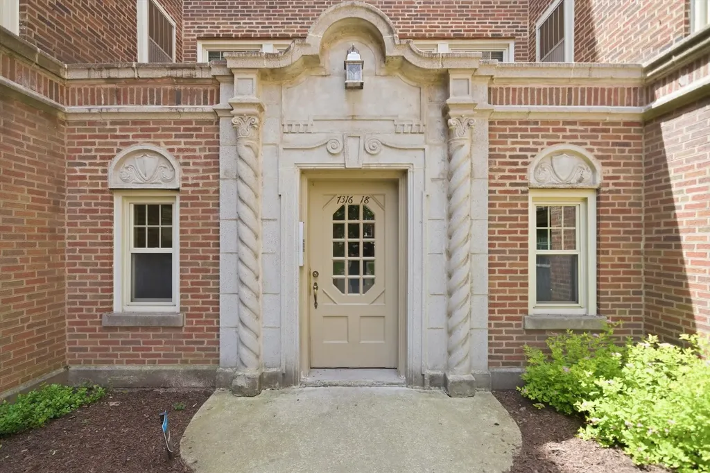 7318 North Honore Street Chicago IL 60626