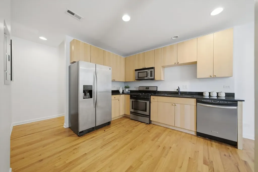 7318 North Honore Street Chicago IL 60626