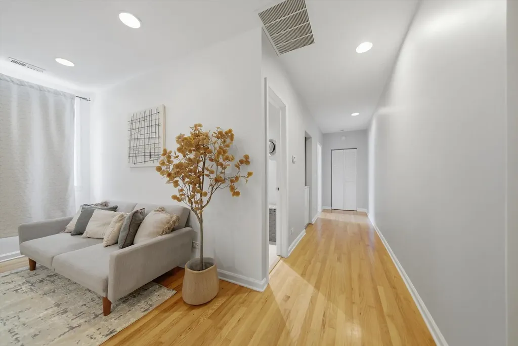 7318 North Honore Street Chicago IL 60626