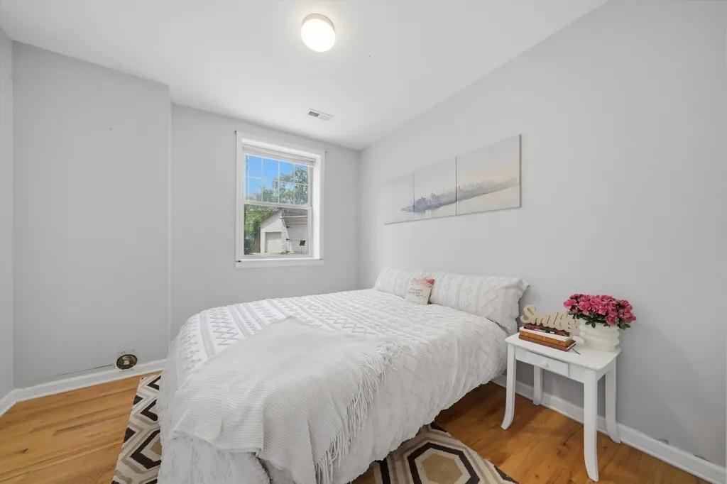7318 North Honore Street Chicago IL 60626
