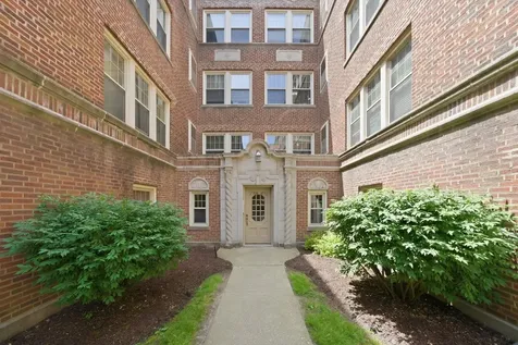 7318 North Honore Street Chicago IL 60626