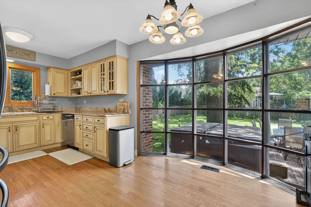712 Pawnee Lane Naperville IL 60563