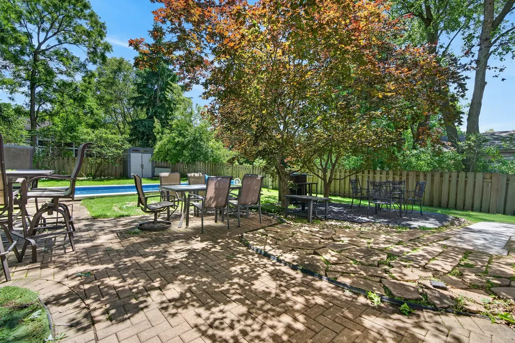 712 Pawnee Lane Naperville IL 60563