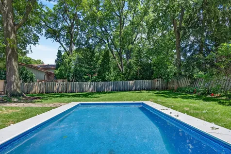 712 Pawnee Lane Naperville IL 60563