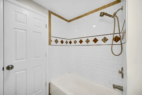 2022 Duxbury Court Streamwood IL 60107