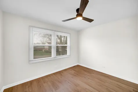 2022 Duxbury Court Streamwood IL 60107