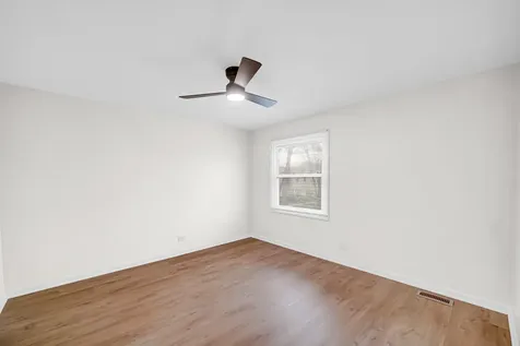 2022 Duxbury Court Streamwood IL 60107