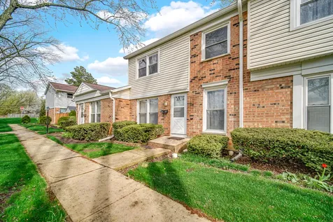 2022 Duxbury Court Streamwood IL 60107