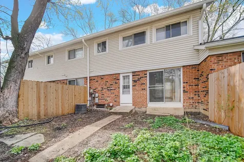 2022 Duxbury Court Streamwood IL 60107