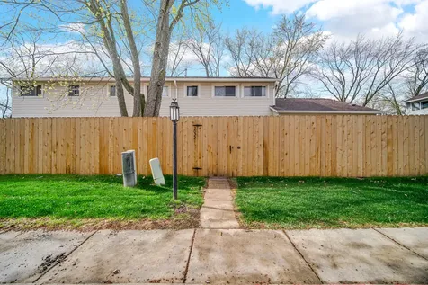 2022 Duxbury Court Streamwood IL 60107