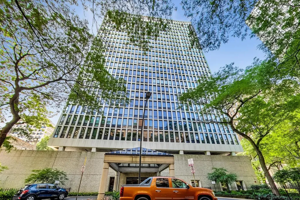 1 East Scott Street Chicago IL 60610