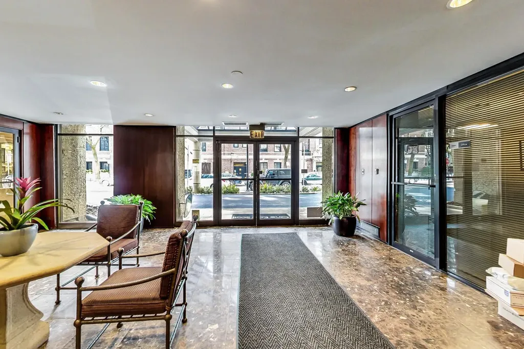 1 East Scott Street Chicago IL 60610