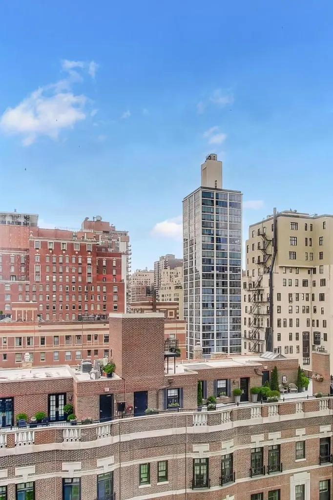 1 East Scott Street Chicago IL 60610