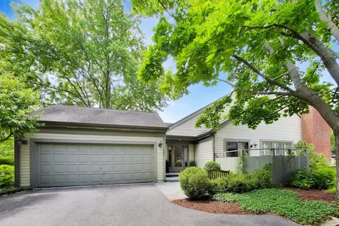 32 Warrington Drive Lake Bluff IL 60044