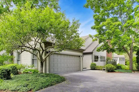32 Warrington Drive Lake Bluff IL 60044