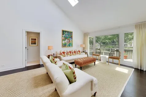32 Warrington Drive Lake Bluff IL 60044