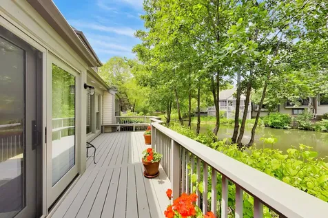 32 Warrington Drive Lake Bluff IL 60044